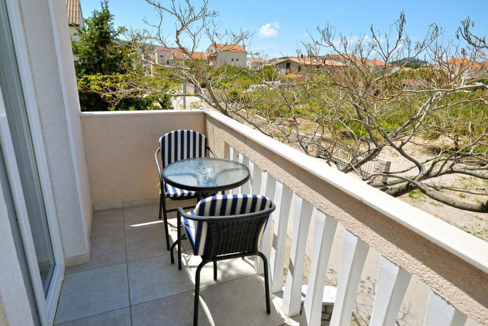 Apartments Viola Betina  Exterior photo