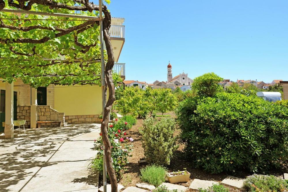 Apartments Viola Betina  Exterior photo